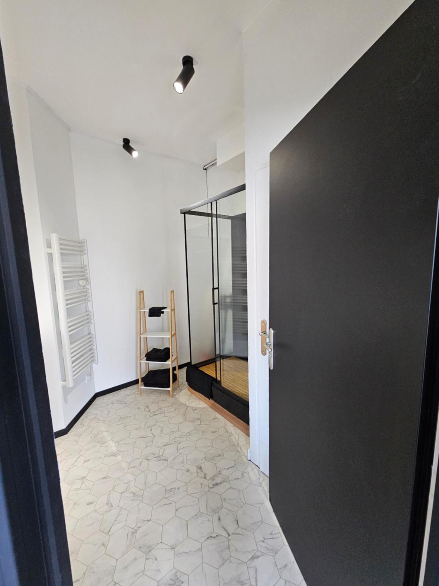Black Box Cinema Appartement Avec Balneo Épinal Esterno foto